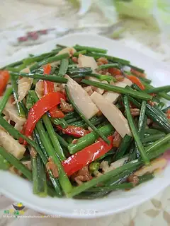 Sea rice, bamboo shoots, shredded leeks and flowers