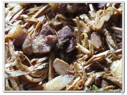 Roasted pork with shredded bamboo shoots