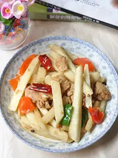 stir-fried pork slices with cold potatoes