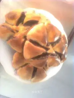 Chrysanthemum bread