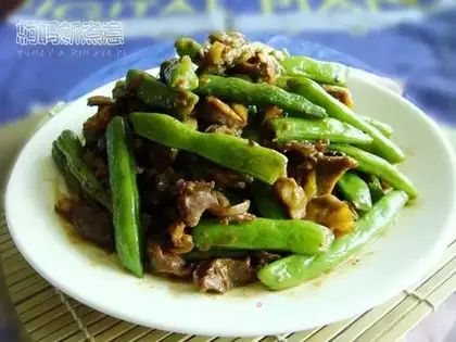 Fried chicken gizzards with lentils