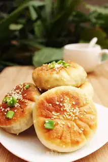 Fried buns with chives and fragrant