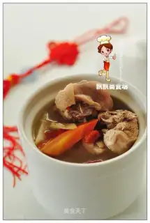 Stewed chicken soup with yam