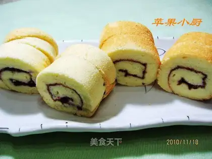 Blueberry cake roll