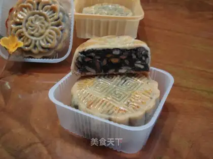 Guangdong-style Wuren mooncake