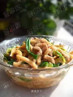 Garlic sprouts, apricot mushroom and shredded pork