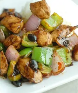 Fried diced chicken with black soy sauce