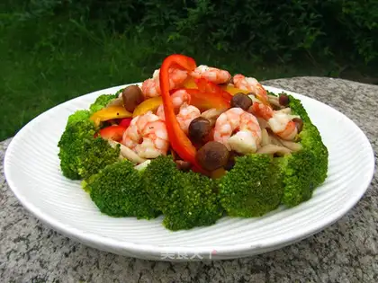 Fries, shrimp, broccoli