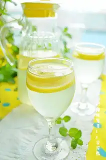 Lemon honey tea