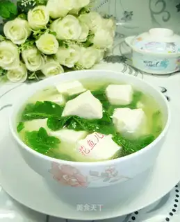 Roach sprouts and tofu soup