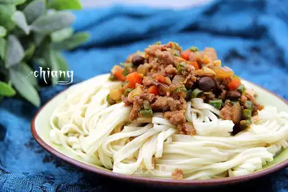 Fresh vegetables and fried noodles