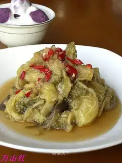 The secret juicer tore the eggplant