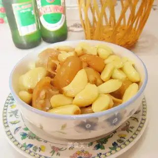 Garlic steamed pig hoof