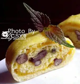 Pumpkin red bean roll