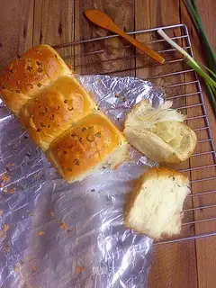 Onion toast