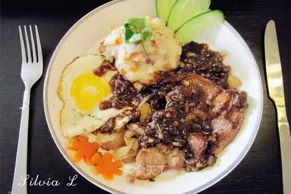 Black pepper pork with mashed potatoes