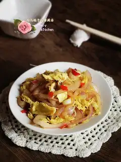 Onion fried eggs