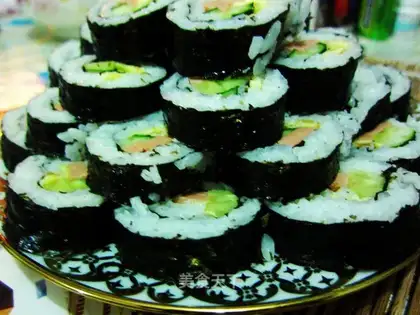 Meat pine sushi