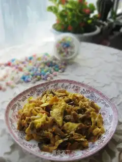 Squeeze fried eggs