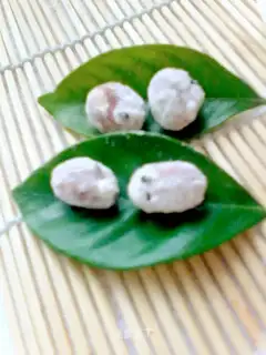 Fine-looking cream peanuts