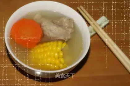 Corn carrot pigbone soup