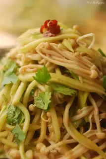 Sesame sauce with golden needle mushrooms