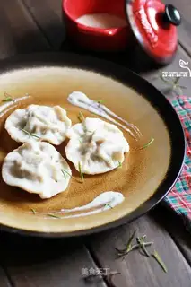 Pine beef paste dumplings