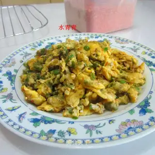 Pyramid fried eggs