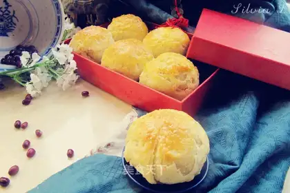 Potato bean mooncake