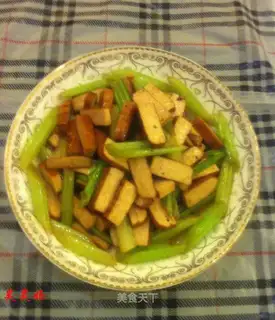 Dry celery