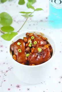 Red pig feet, soybeans