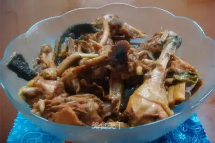 Tea mushrooms and chickens