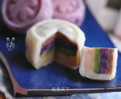 Rainbow ice cream mooncake