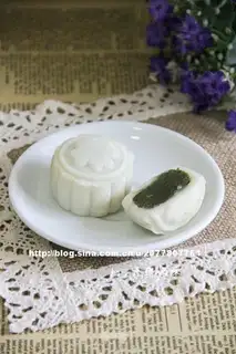 Tea-painted mooncake