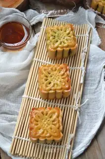 A broad red bean saloon