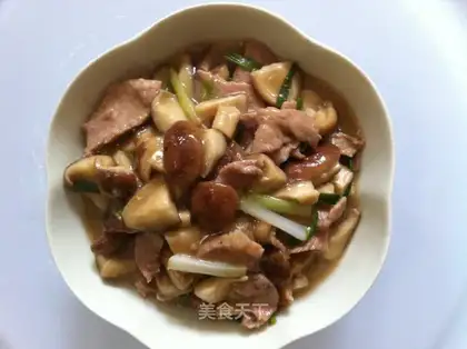 Fresh mushroom fried meat