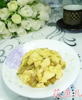 Squeeze fried eggs