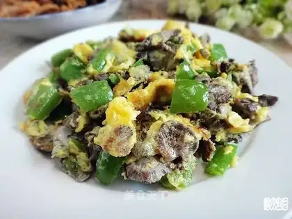 White cucumber pepper fried eggs