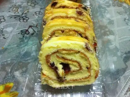 Swiss roll of grape jam