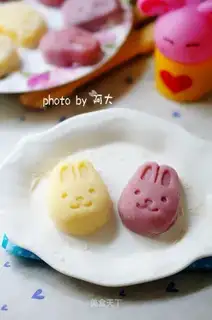 ♪ Little rabbit ice-cream mooncake ♪