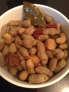 Plum saline peanuts
