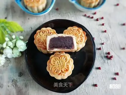 Rose Bean Mooncake
