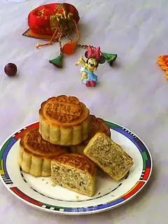 Sesame moon cake