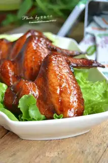 Honey-cooked chicken wings