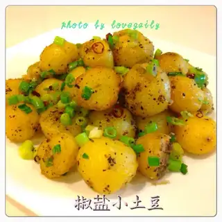 Pepper salt, potatoes