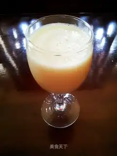 A peach apple