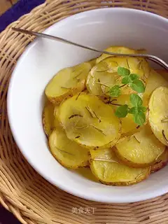 Rosemary baked potato chips