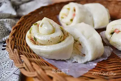 Precious ham onion rolls
