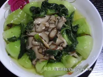 Fresh mushrooms and oil
