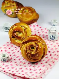Cranberry rose rolls